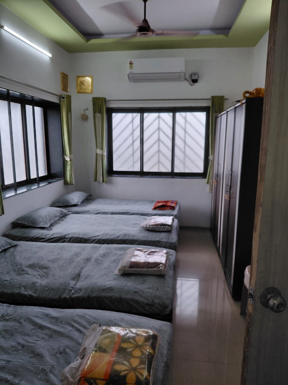 AC Sharing Room